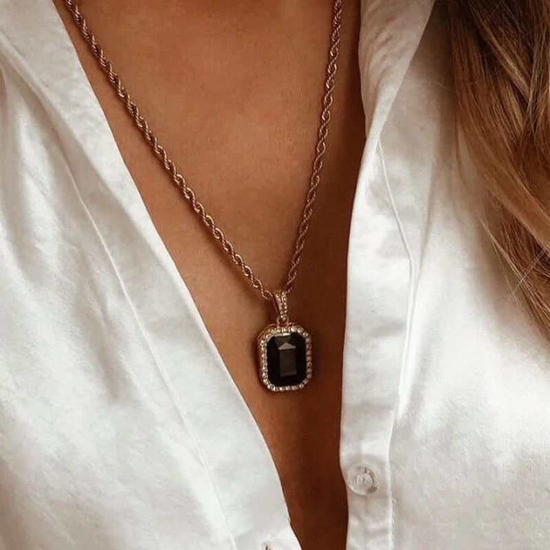 BLACK & STONEY NECKLACE