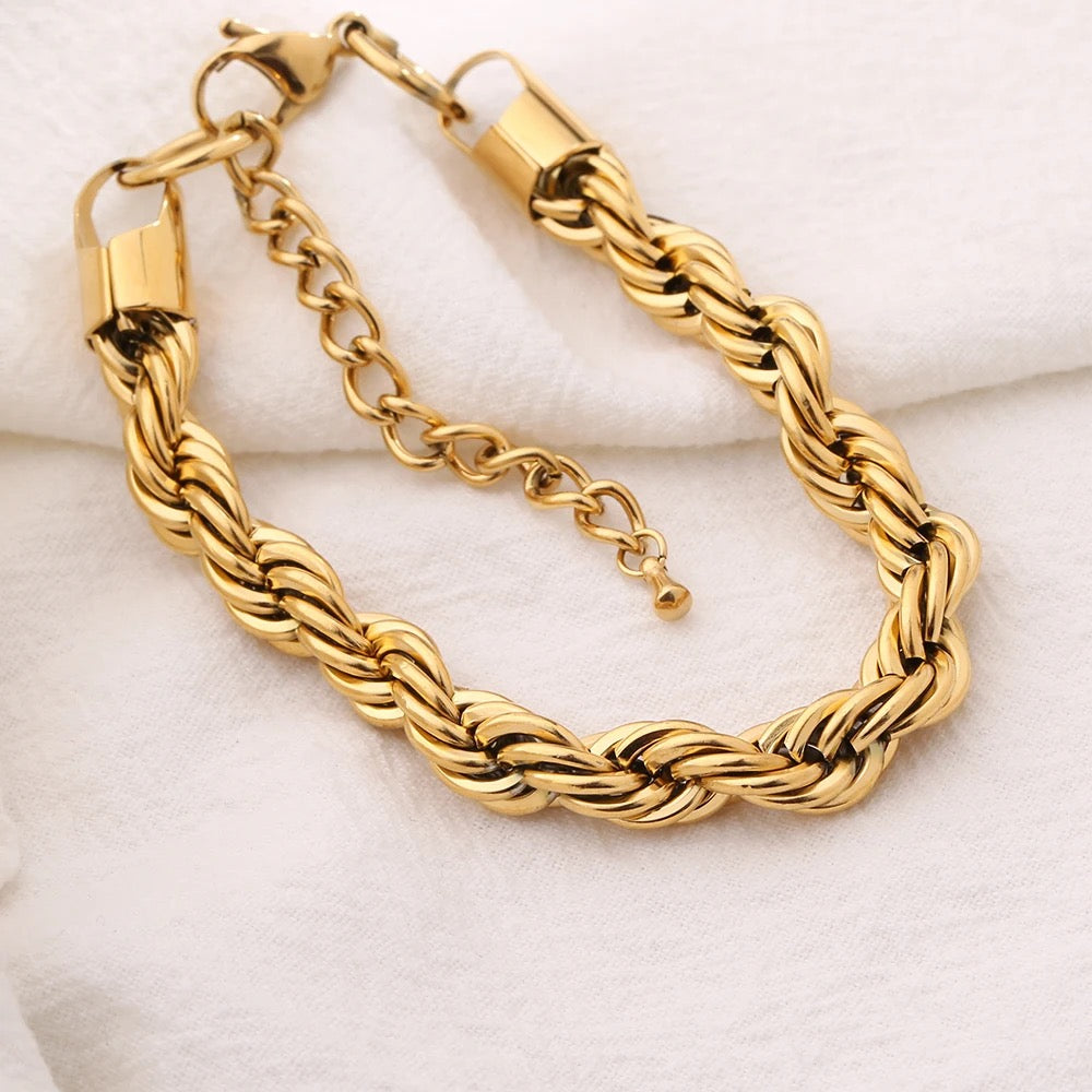 TWISTY CHUNKY CHAIN BRACELET