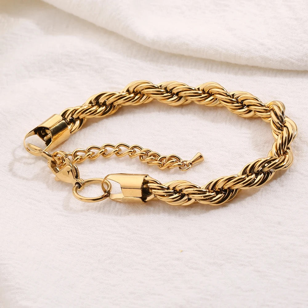 TWISTY CHUNKY CHAIN BRACELET